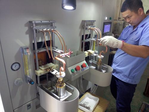 怎样安装中高频污污污草莓视频成人加热机设备