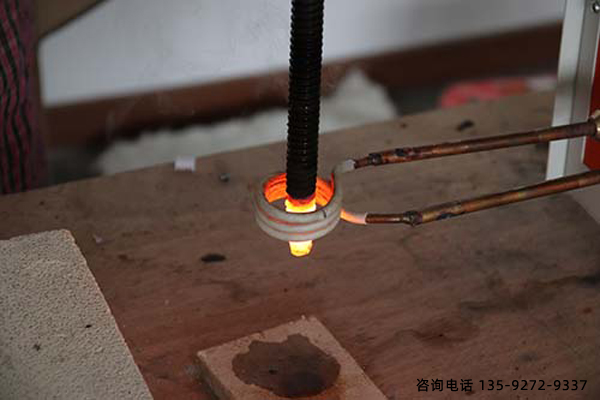 高频淬火机厂家对汽车钢板弹簧的热处理 