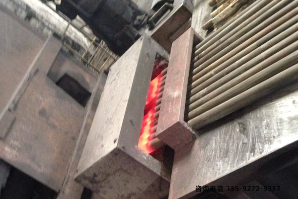 铁杆热处理采用污污污草莓视频成人加中频炉的热淬火表面强化