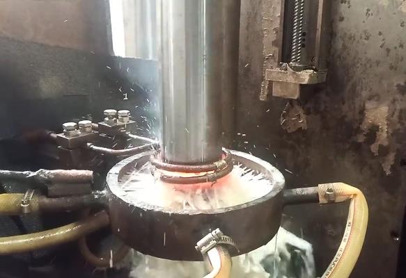 高频黄色草莓视频APP 磨具导柱高频表面淬火车间实拍