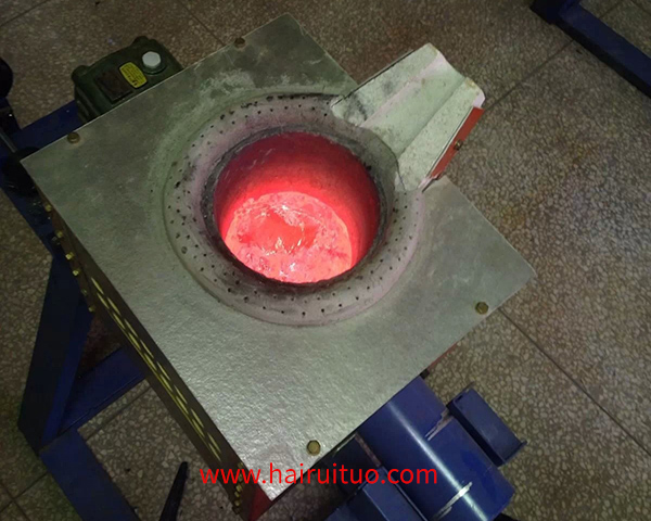 小型实验熔炼炉，特别是用于熔炼铜的中频电炉，是实验