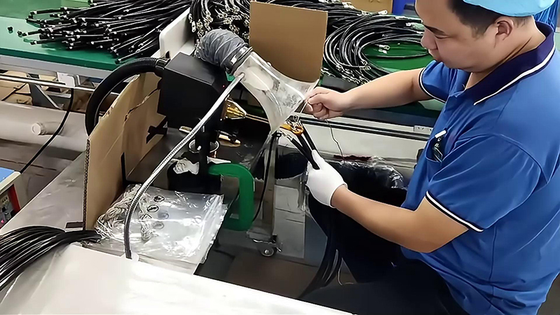 高频焊接机，轻松实现接线端子锡焊，让你的工作更轻松！