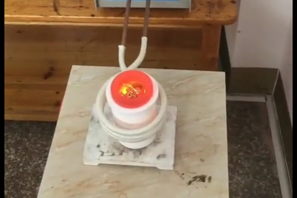 频率越高，中频熔炼电炉价格越高？