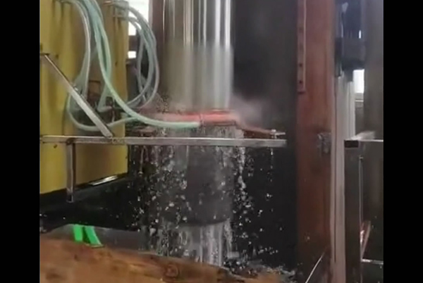 污污污草莓视频成人加热热处理细长轴类零件