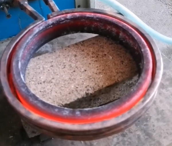 中频污污污草莓视频成人加热设备对轴承套加热做热配合工艺