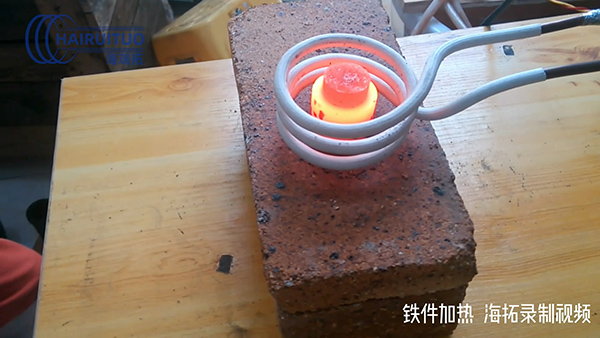 金属污污污草莓视频成人加热设备中心点以上的温度下加热